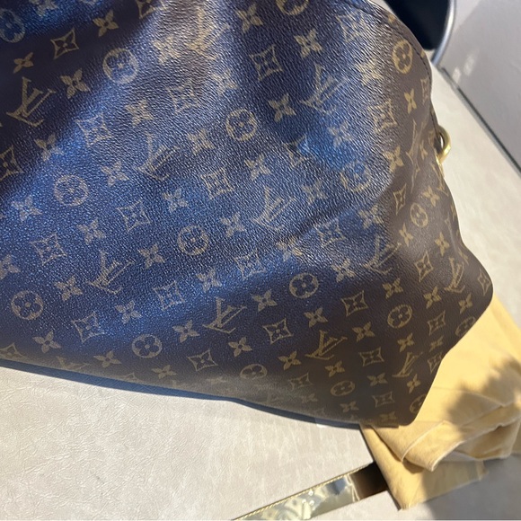 LV Artsy used only few times in pristine condition No Scratches No Stains - Picture 7 of 7